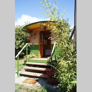 La Roulotte De Kastell Dinn - Unique Et Insolite- Cuisine Commune Appartement